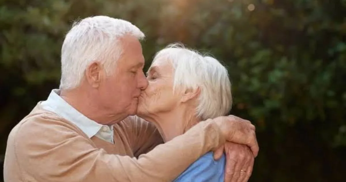 Por que alguns casais com mais de 60 anos beijam menos na boca?