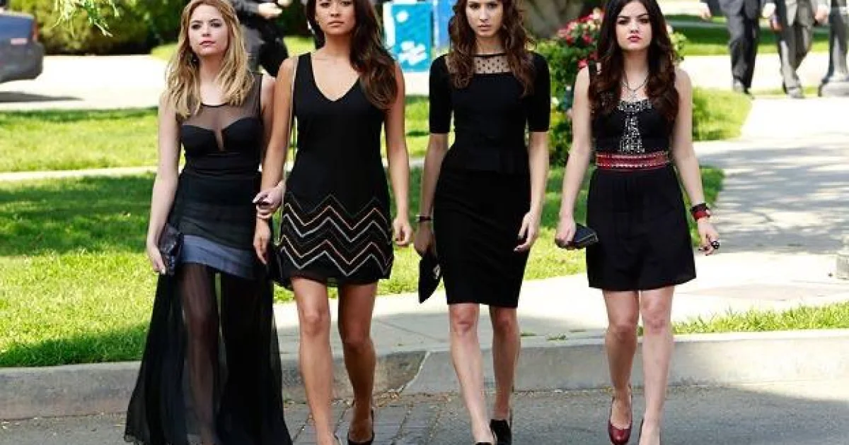 Por Que Você Não Deve Usar Estas Cores em um Funeral?