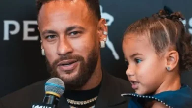 Postura da filha mais velha de Neymar durante leilão encanta a internet