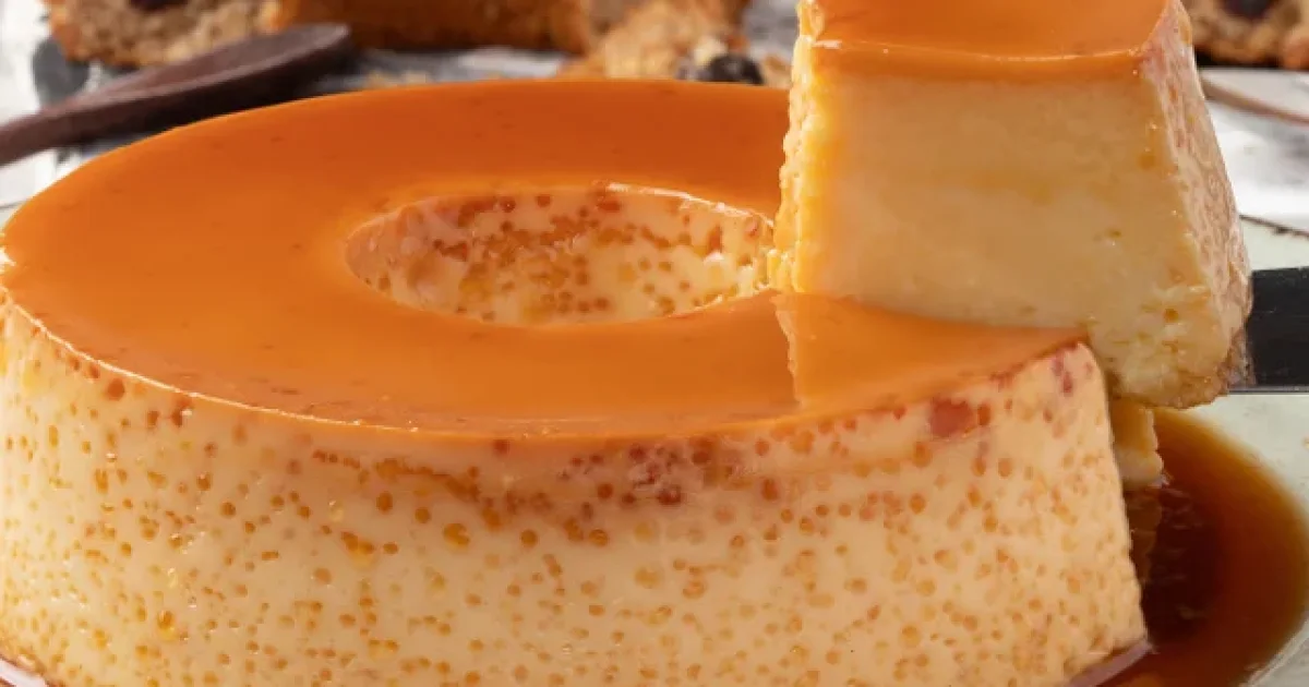 Pudim de leite condensado: cremoso, lisinho e com aquela calda de caramelo irresistível