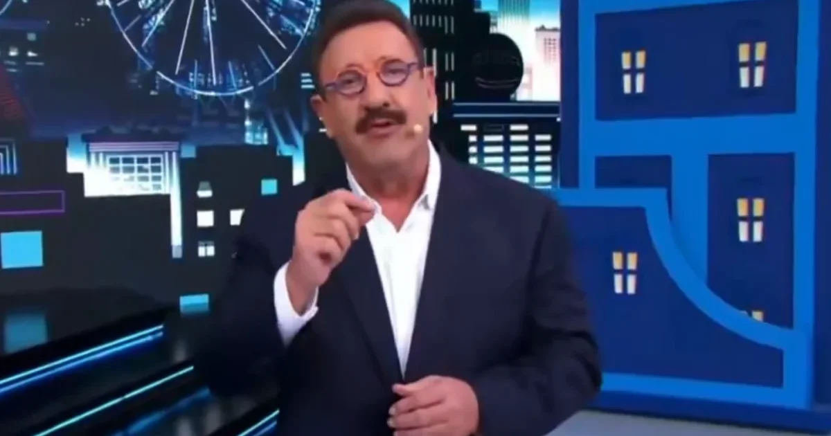 Ratinho rebate acusações de homofobia em pronunciamento: “Nunca desrespeitei ninguém”