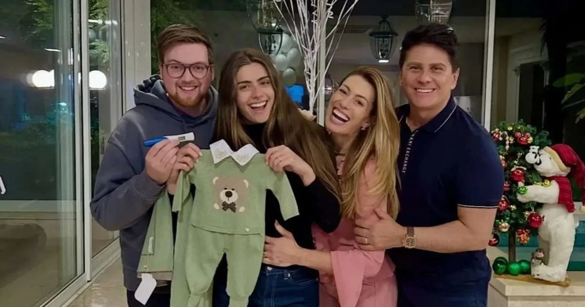 Reação de César Filho e Elaine Mickely chama atenção ao descobrirem que já são avós