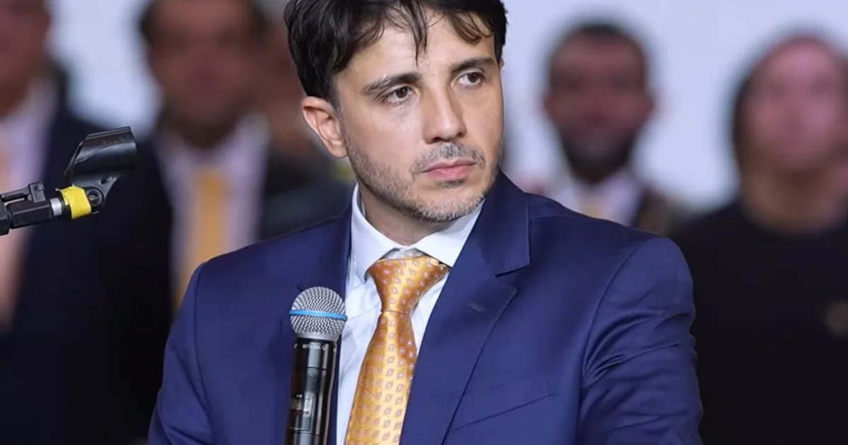 Renan parte para o ataque durante debate presidencial