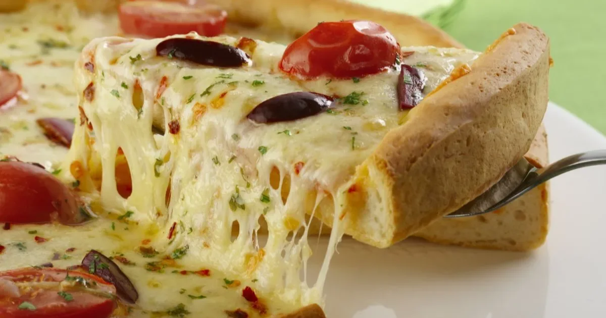 Sem sovar e sem esperar crescer: coloque os ingredientes no liquidificador e prepare essa pizza caseira em poucos minutos