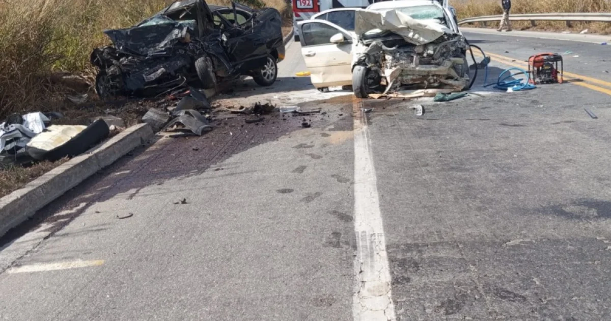 Sete pessoas morrem após carro que fugia da PRF na BR-251 bater de frente com outro automóvel
