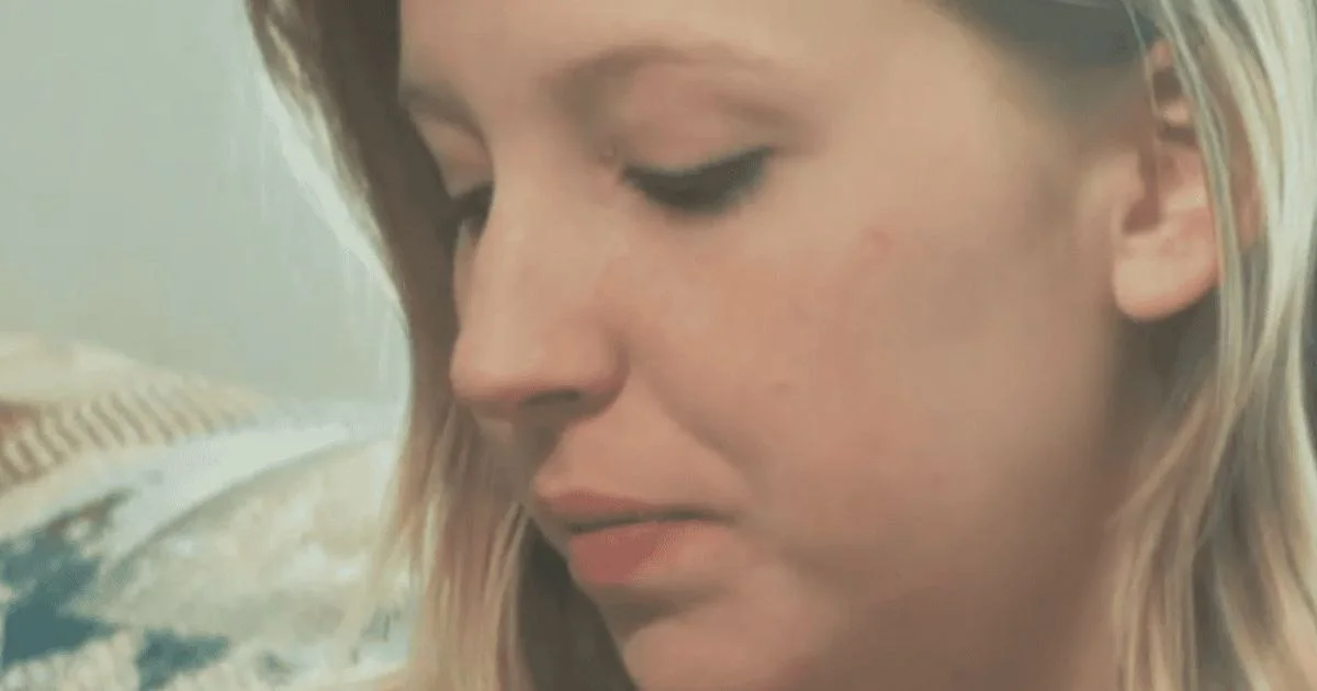 Sozinha com o bebê, mulher vive momento de tensão ao perceber tentativa de invasão
