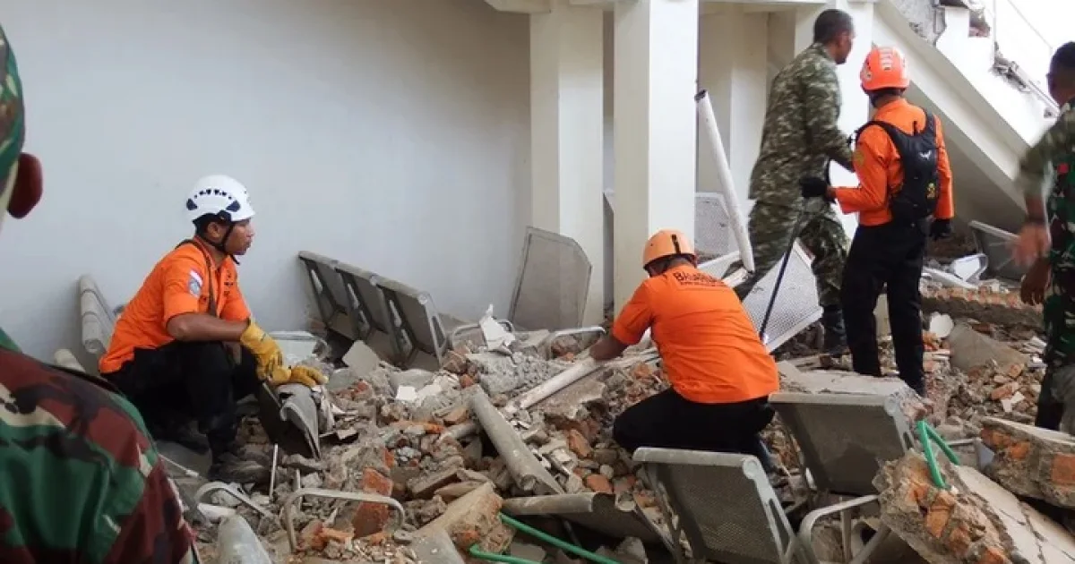 Terremoto de magnitude 7,7 deixa 38 mortos na Indonésia e provoca retirada de moradores