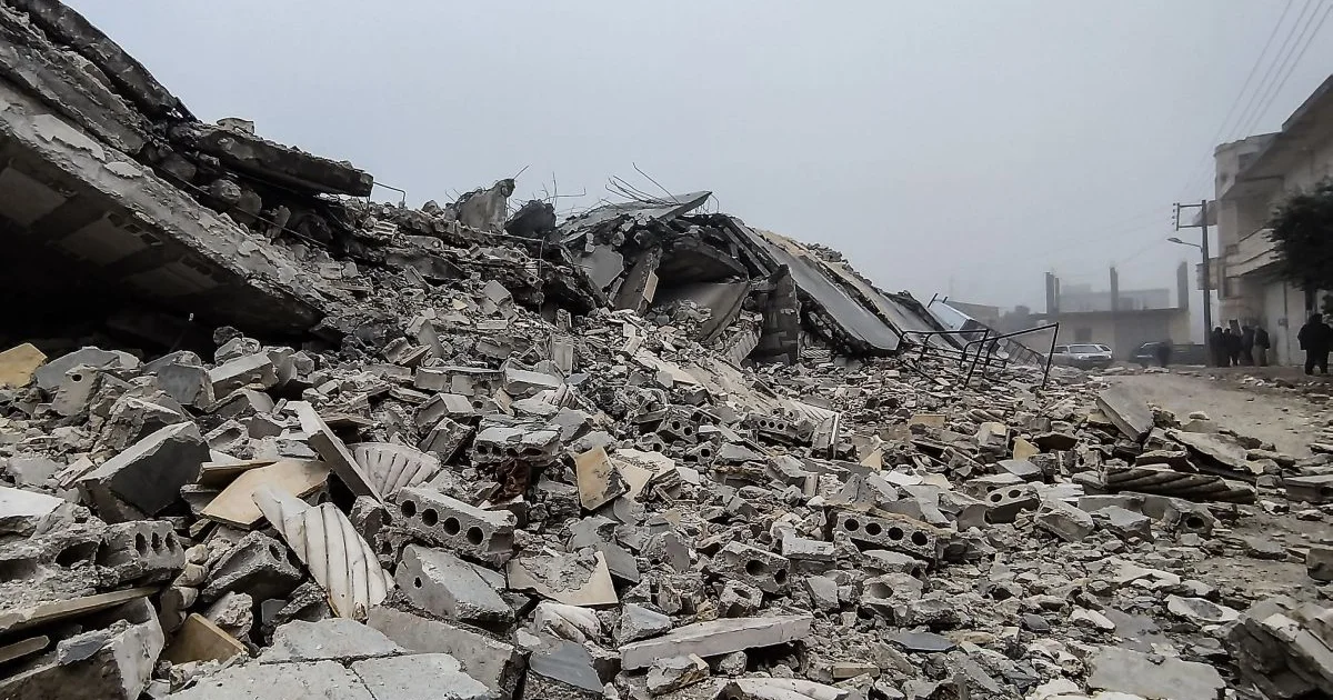 Terremoto surpreende moradores e deixa várias vítimas