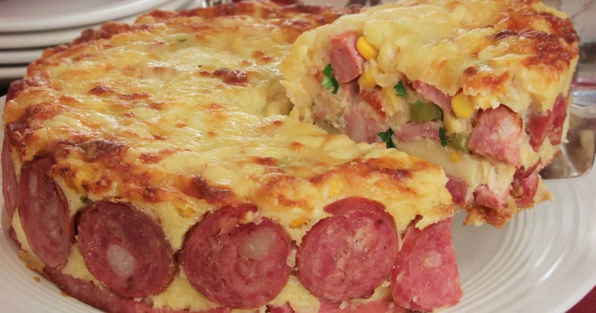 Torta de calabresa cremosa: uma receita de forno com massa macia e recheio cheio de sabor