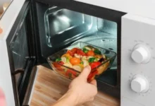 Você coloca isso no micro-ondas? 7 itens que merecem atenção