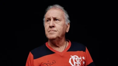 Zico emociona fãs ao prestar homenagem