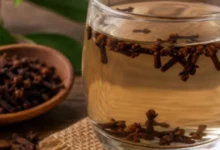 Água com cravo faz bem ou não? Médica explica benefícios e malefícios