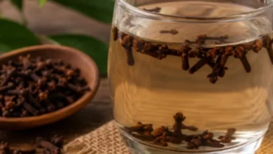 Água com cravo faz bem ou não? Médica explica benefícios e malefícios