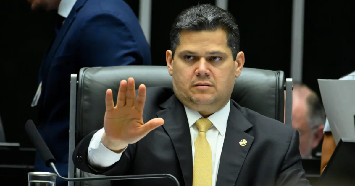 Alcolumbre reage à pressão por impeachment de Moraes e traz caso de filme sobre Bolsonaro para o centro do debate