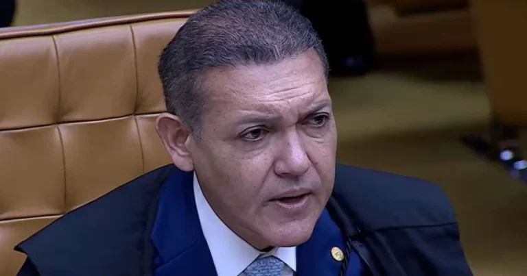 Alerta do TSE teria supostamente influenciado decisão de Nunes Marques no STF