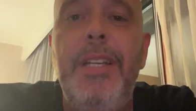 Alex Escobar volta às redes sociais após cirurgia e atualiza fãs sobre recuperação
