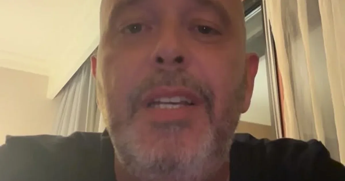 Alex Escobar volta às redes sociais após cirurgia e atualiza fãs sobre recuperação