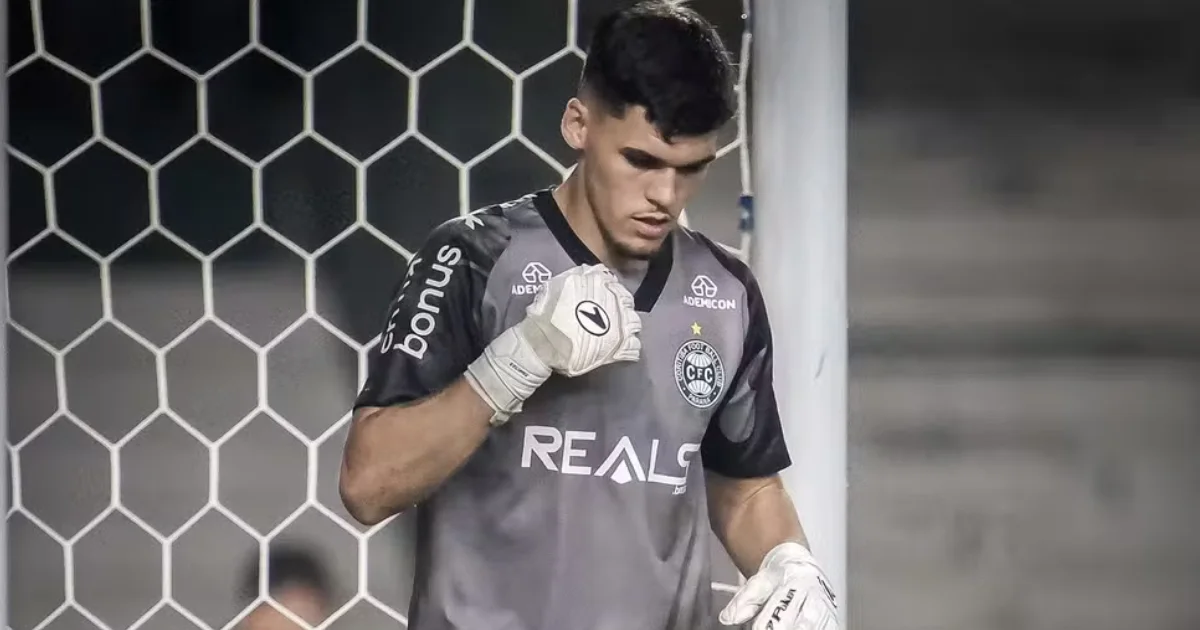 Após derrota contra o Vasco, goleiro do Coritiba se pronuncia