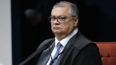 Após fala de Fachin, Dino toma atitude sobre fim de inquéritos