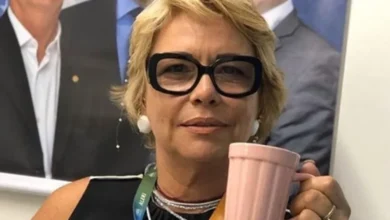 Após longo período fora da política, ex-mulher de Bolsonaro volta a chamar atenção