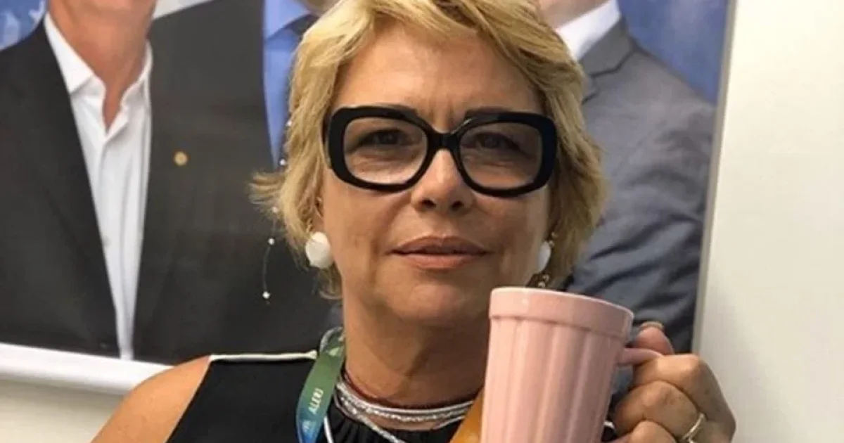 Após longo período fora da política, ex-mulher de Bolsonaro volta a chamar atenção