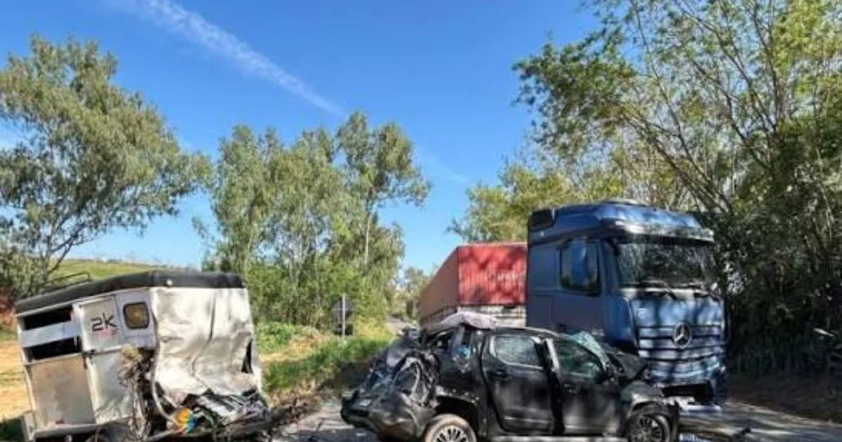 Batida entre caminhonete e caminhão deixa um morto e dois feridos na BR-354