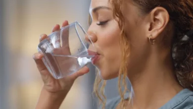 Beber 8 copos de água por dia: será que essa é realmente a quantidade ideal?