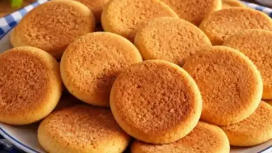 Bolachinha de fubá simples que derrete na boca e combina perfeitamente com café