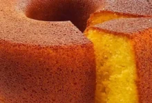 Bolo de fubá fofinho: receita simples que deixa a casa com cheiro de café da tarde