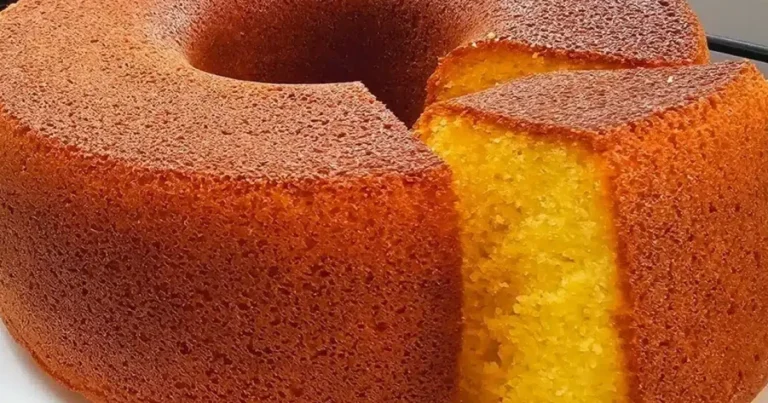 Bolo de fubá fofinho: receita simples que deixa a casa com cheiro de café da tarde