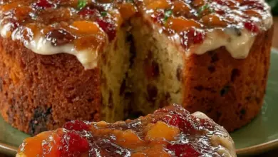 Bolo de Natal com frutas cristalizadas e cobertura cremosa: uma receita linda para a ceia