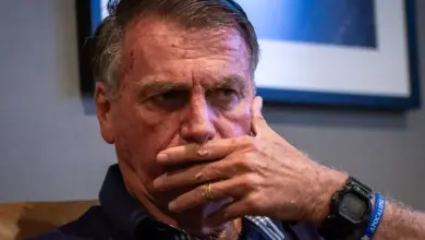 Bolsonaro desiste de pedido no STF para suspender execução da pena; entenda o que muda