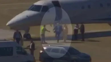 BOMBA! Vídeo mostra Moraes e esposa desembarcando do jatinho de Vorcaro; assista