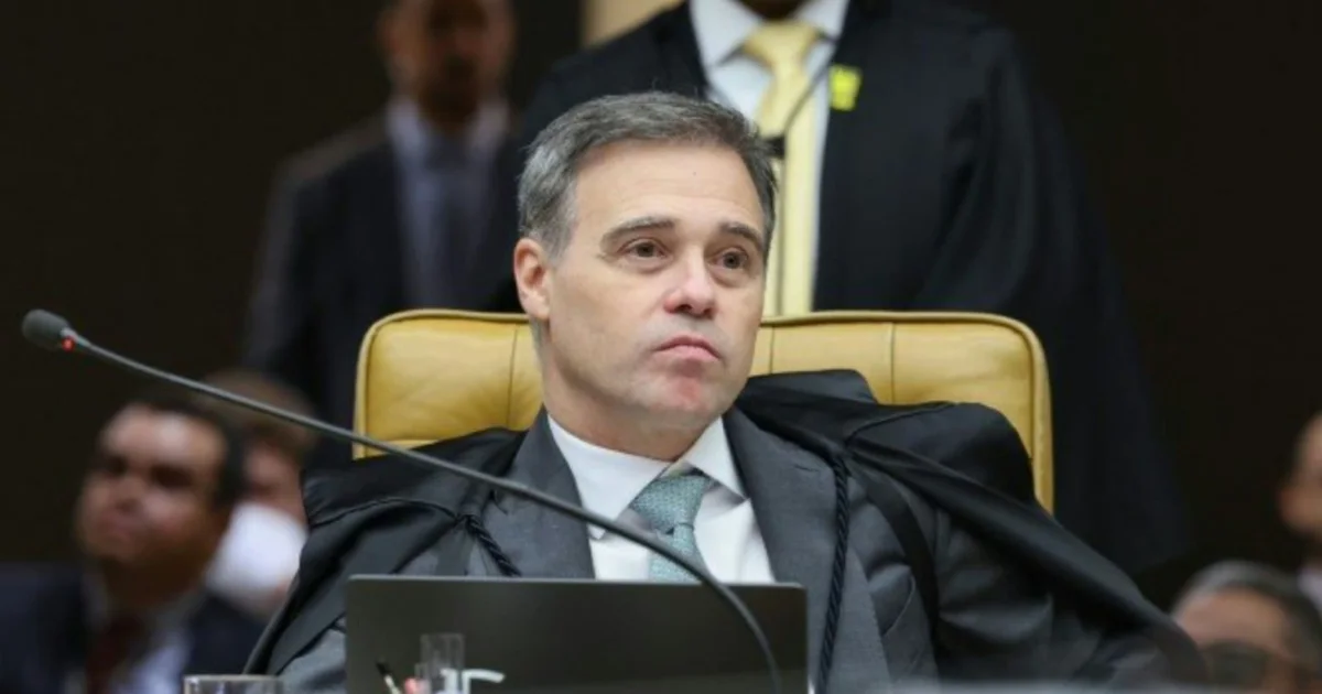 Campanha de Lula é multada pelo TSE