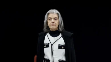 Cármen Lúcia manda duro recado em meio à crise no STF
