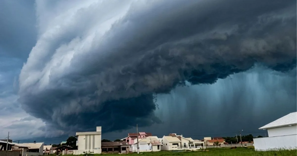 Ciclone ganha força e aumenta a preocupação com chuva intensa e granizo no Sul