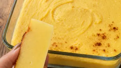 Curau de corte: receita cremosa que fica firme e dá para cortar em quadradinhos