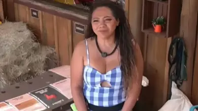 Darlin Ferrattry, mãe da cantora Lexa, desistiu de A Fazenda nesta quarta-feira