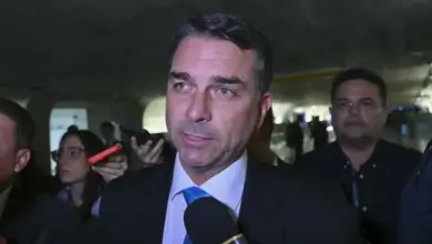 Decisão de Flávio Bolsonaro movimenta debate da Globo antes da eleição