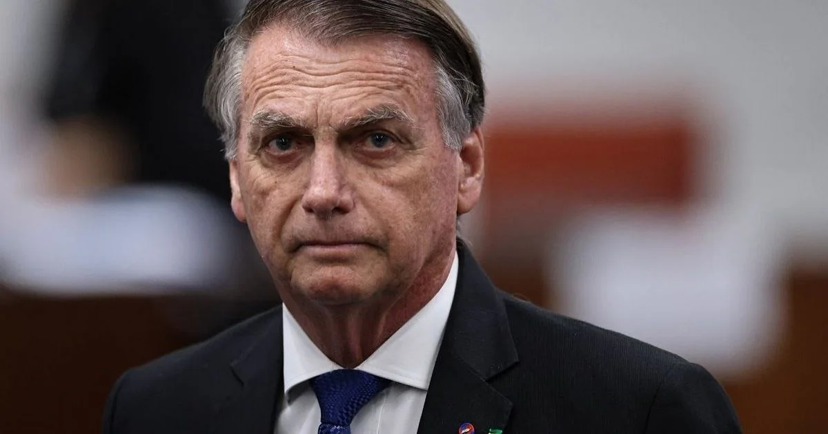 Defesa de Bolsonaro pede a Kassio suspensão da pena de 27 anos