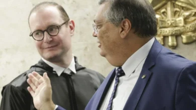Dino e Zanin tomam posição e desafiam voto de Fachin sobre Moraes e Mendonça