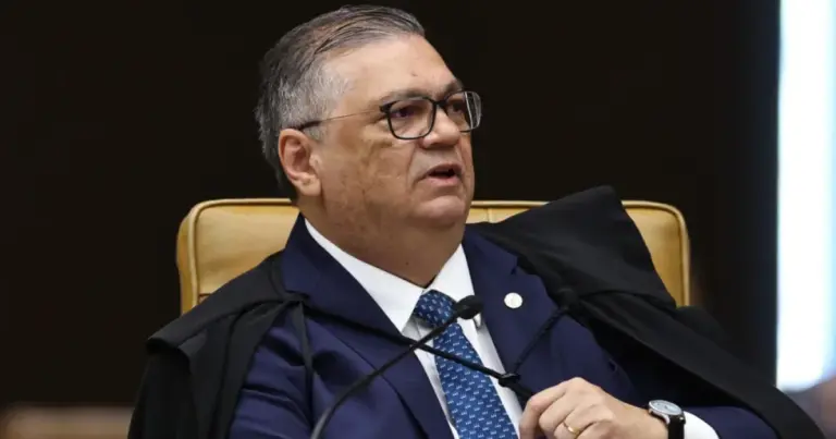 Dino manda PF apurar possível controle do Master em concessionária de cemitérios em São Paulo