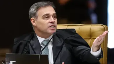 Durante julgamento, Mendonça altera entendimento em um ponto e muda o rumo do caso