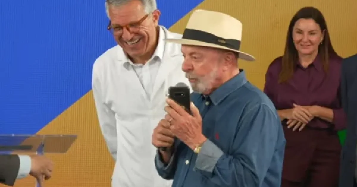 Em meio a cerimônia, Lula decide ligar para Dino e momento inesperado repercute