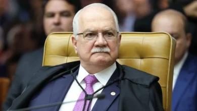 Em meio à crise, Fachin toma para si caso que pode definir o futuro de Moraes no STF