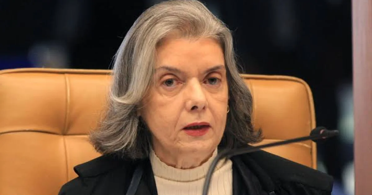 Em meio à tensão, Cármen Lúcia faz movimento em direção a Moraes