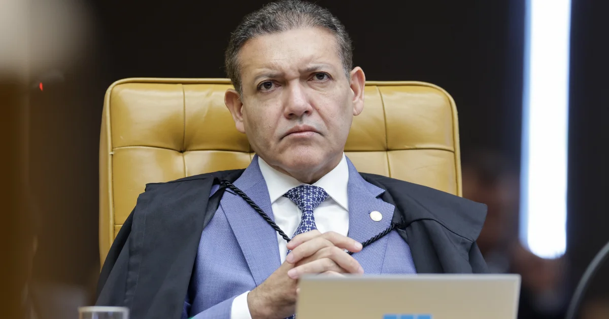 Encontro entre ministros chama atenção antes de sessão do STF sobre Moraes