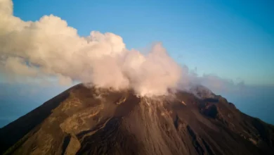 Erupção de vulcão cancela centenas de voos
