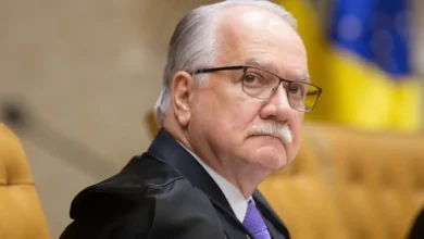 Fachin assume caso que era de Mendonça e envolve Moraes e Vorcaro