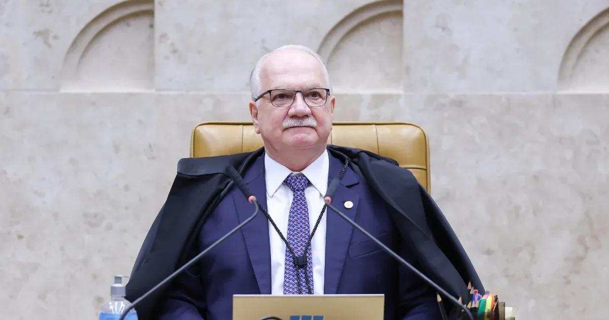 Fachin avalia decisão individual sobre investigação envolvendo Moraes antes de sessão decisiva no STF